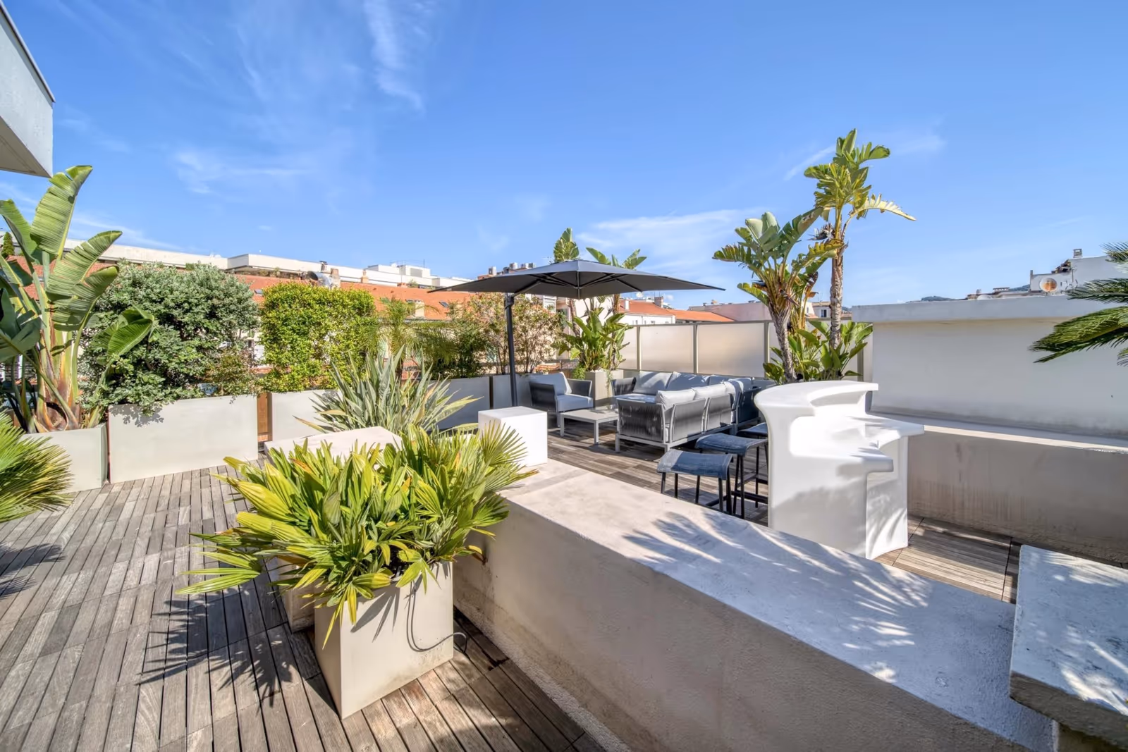 1-Bedroom Apartment in Cannes Centre with Teak Terrace — view 11