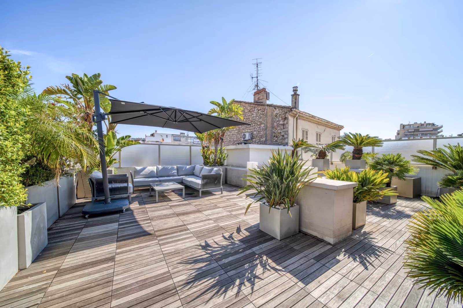 1-Bedroom Apartment in Cannes Centre with Teak Terrace — view 14