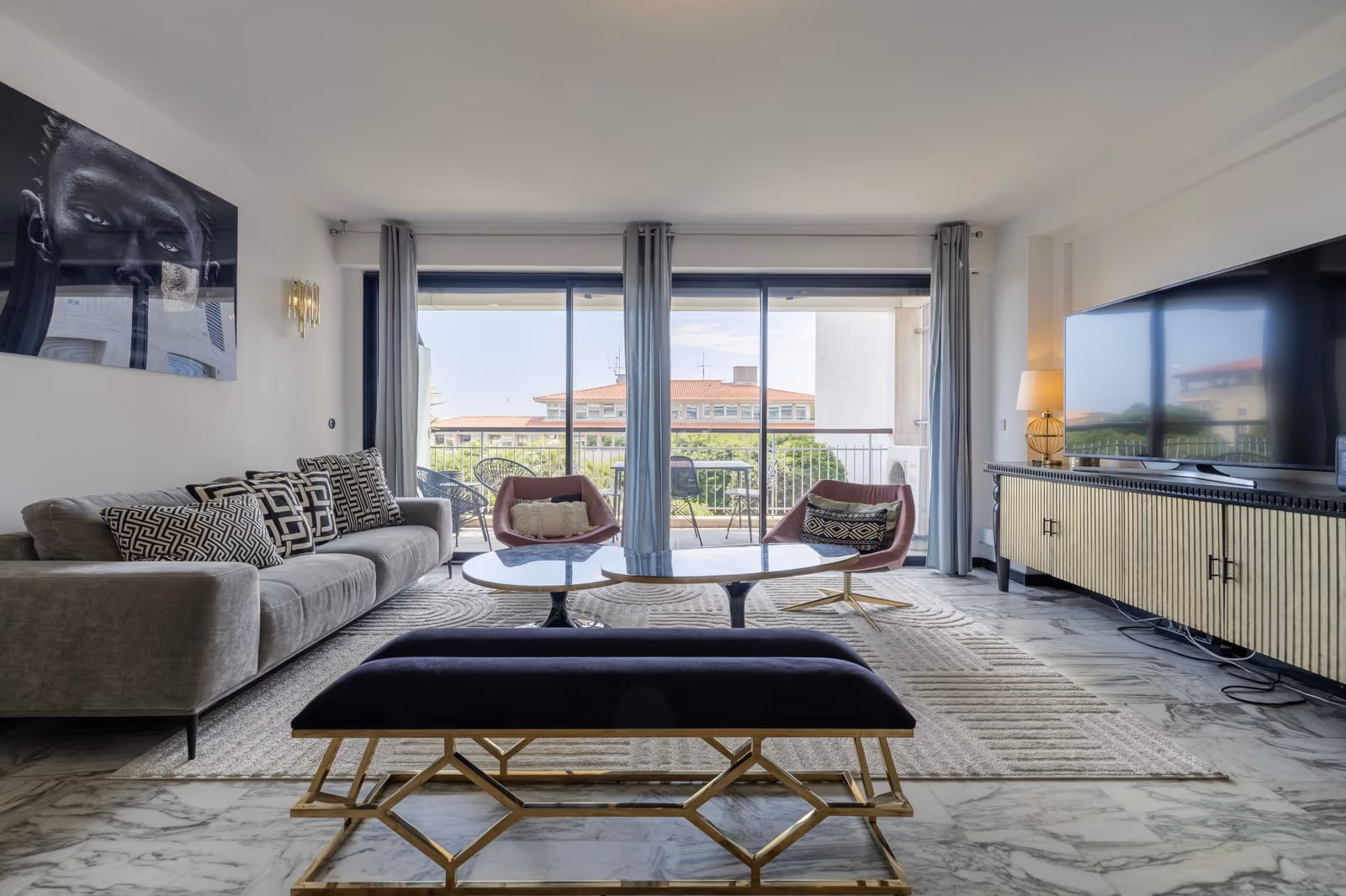 3-Bedroom Apartment in Cannes with Terrace & Parking — view 3