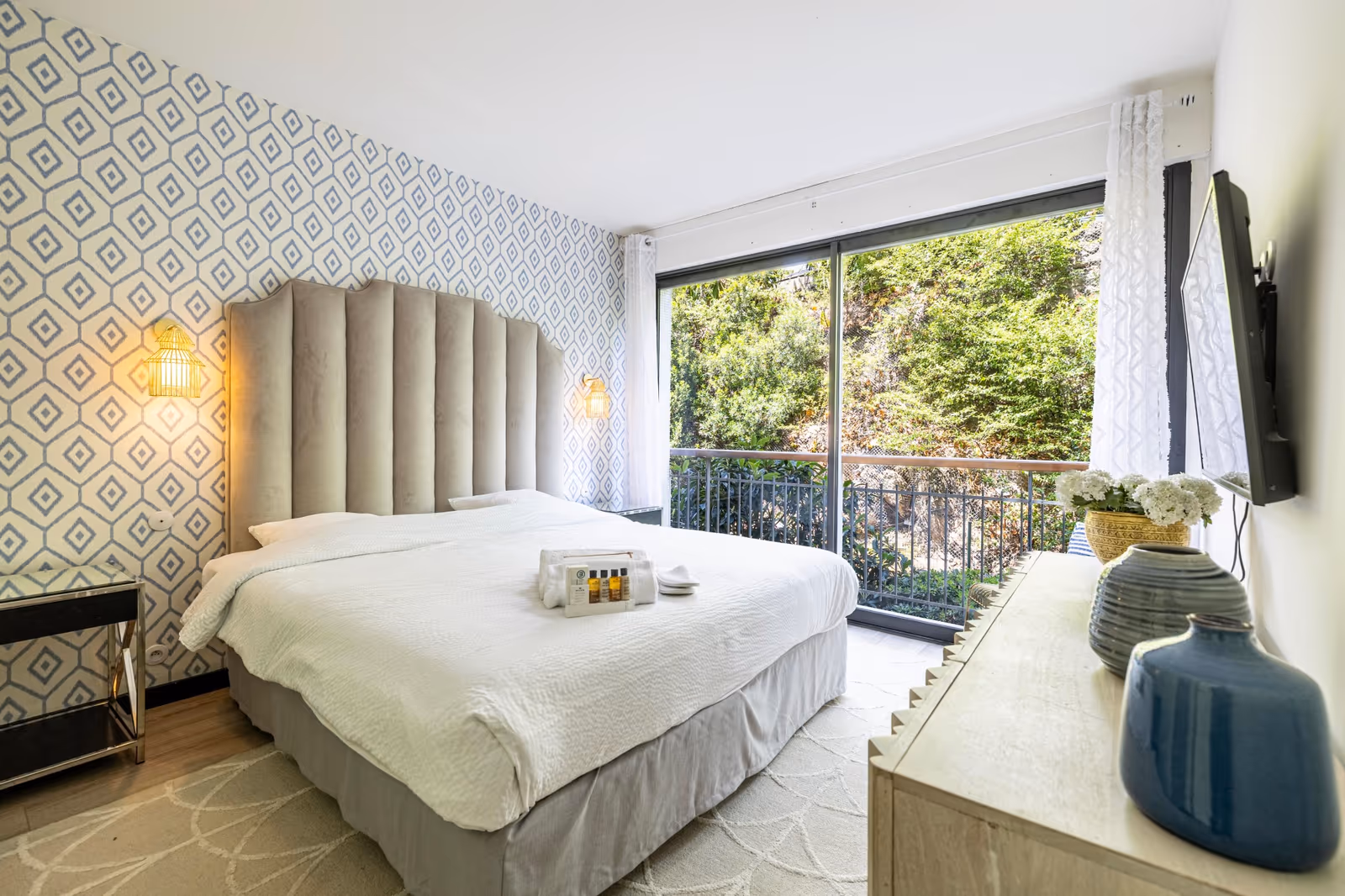 3-Bedroom Apartment in Cannes with Terrace & Parking — view 8
