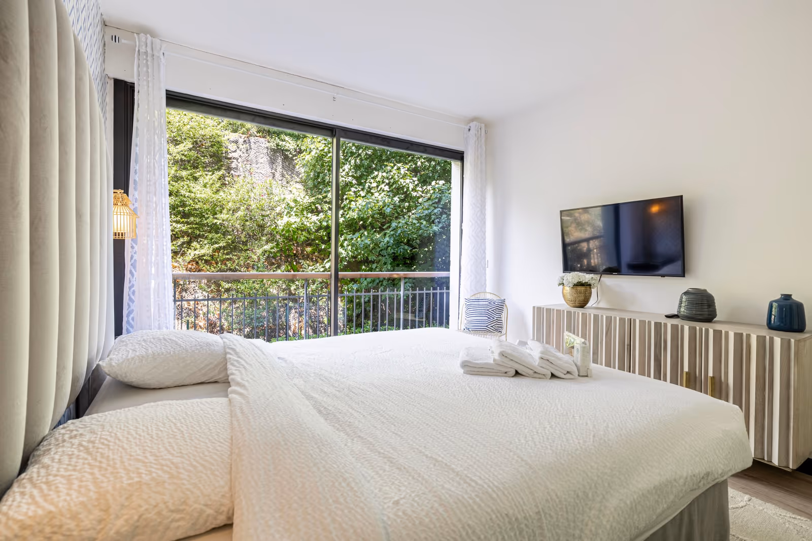 3-Bedroom Apartment in Cannes with Terrace & Parking — view 9