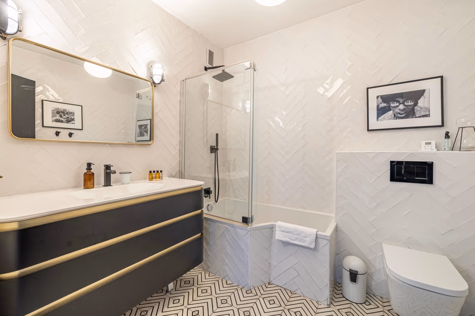 3-Bedroom Apartment in Cannes with Terrace & Parking — view 10