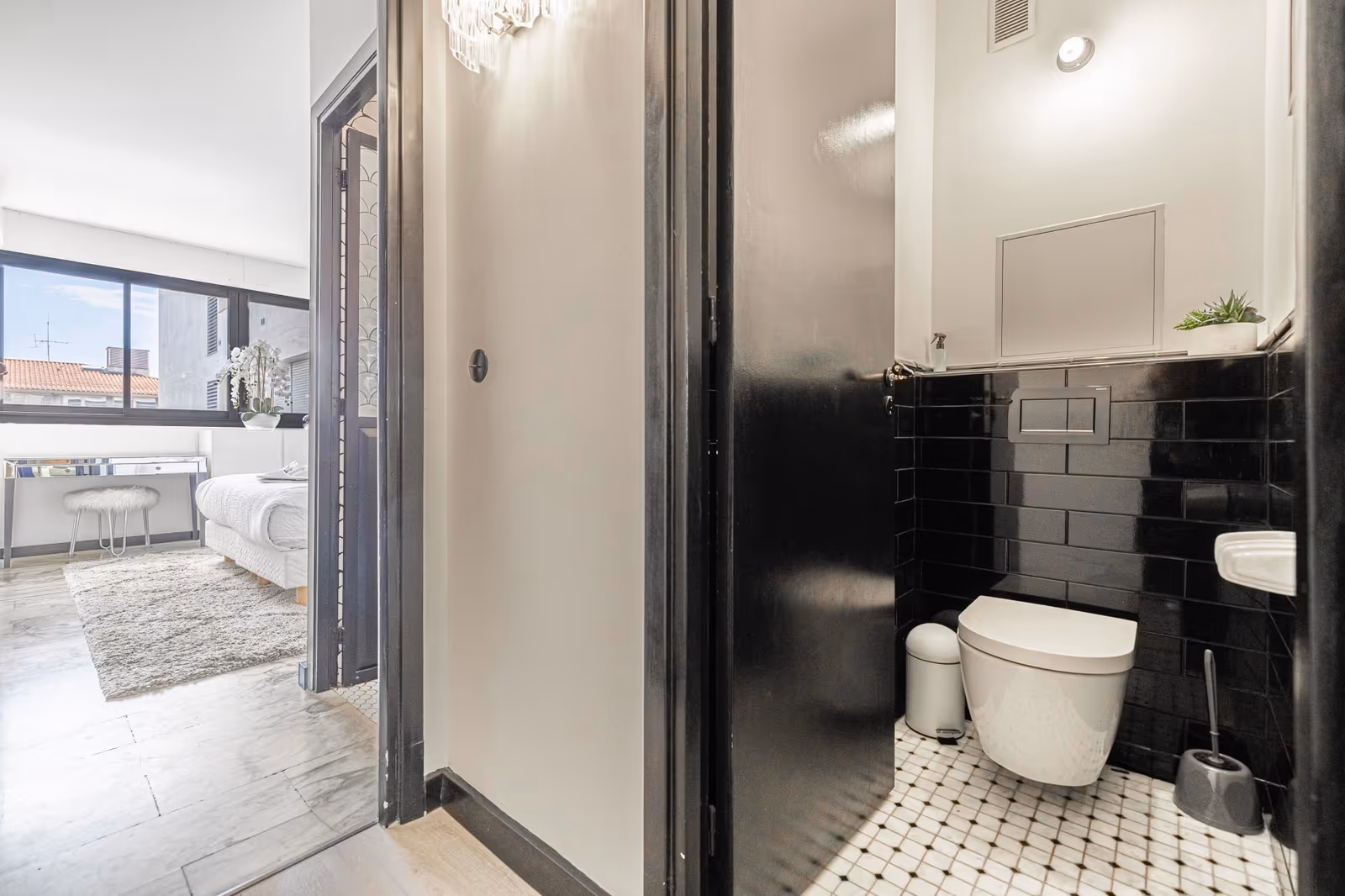 3-Bedroom Apartment in Cannes with Terrace & Parking — view 12