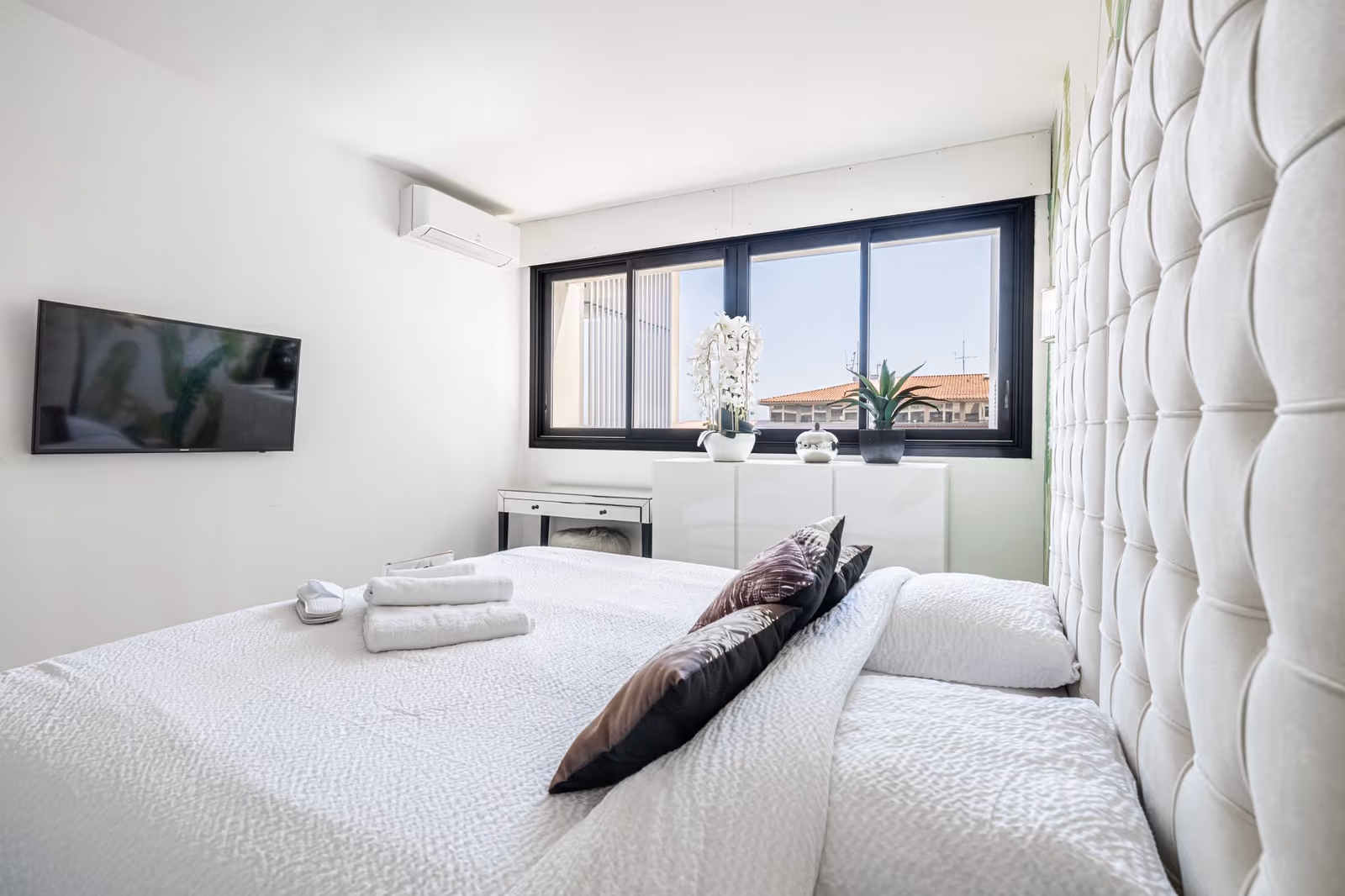 3-Bedroom Apartment in Cannes with Terrace & Parking — view 14