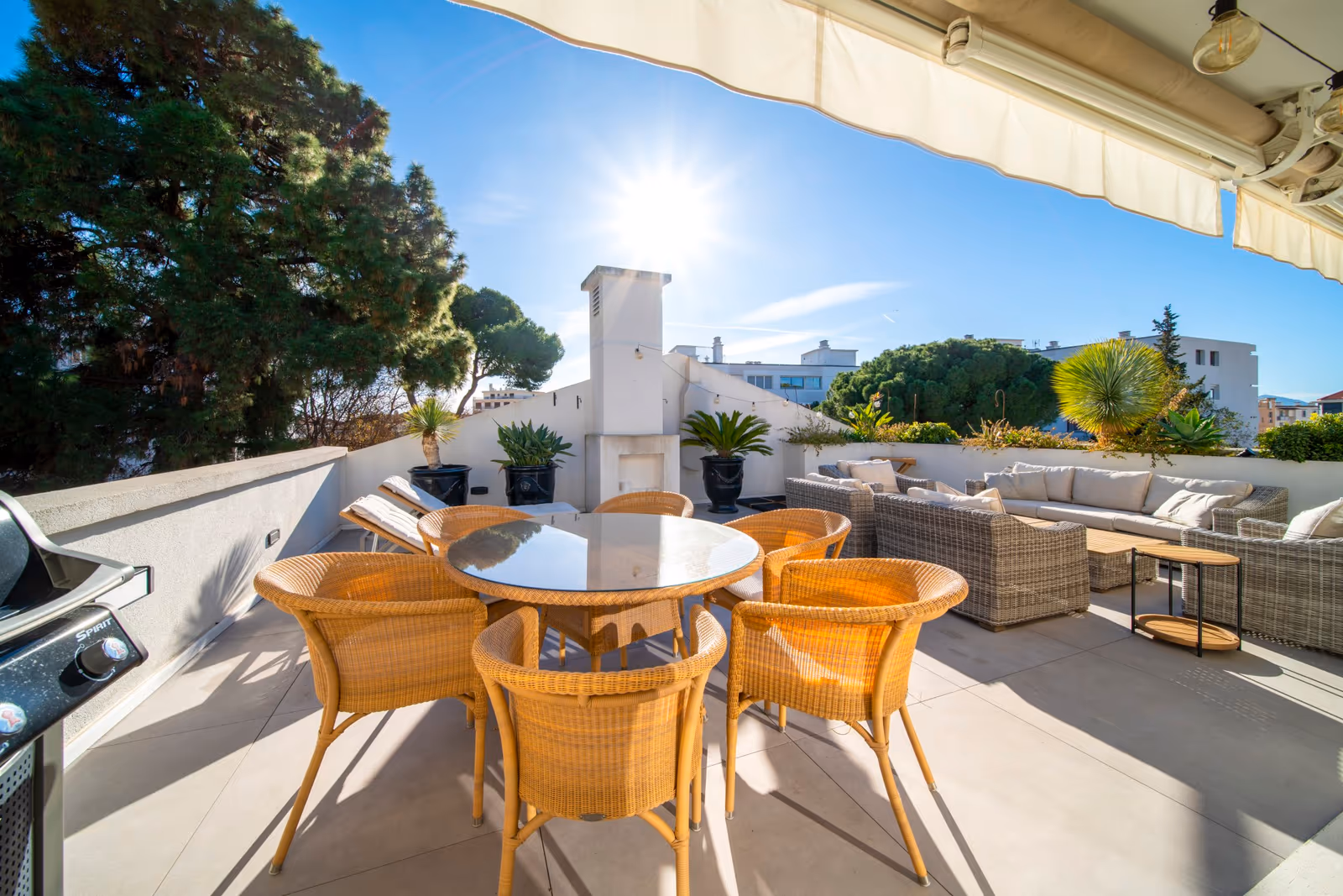 3-Bedroom Apartment near the Croisette with 50m² Terrace, Cannes, near the Croisette