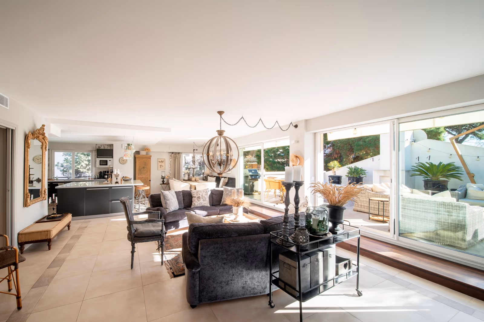 3-Bedroom Apartment near the Croisette with 50m² Terrace — view 3